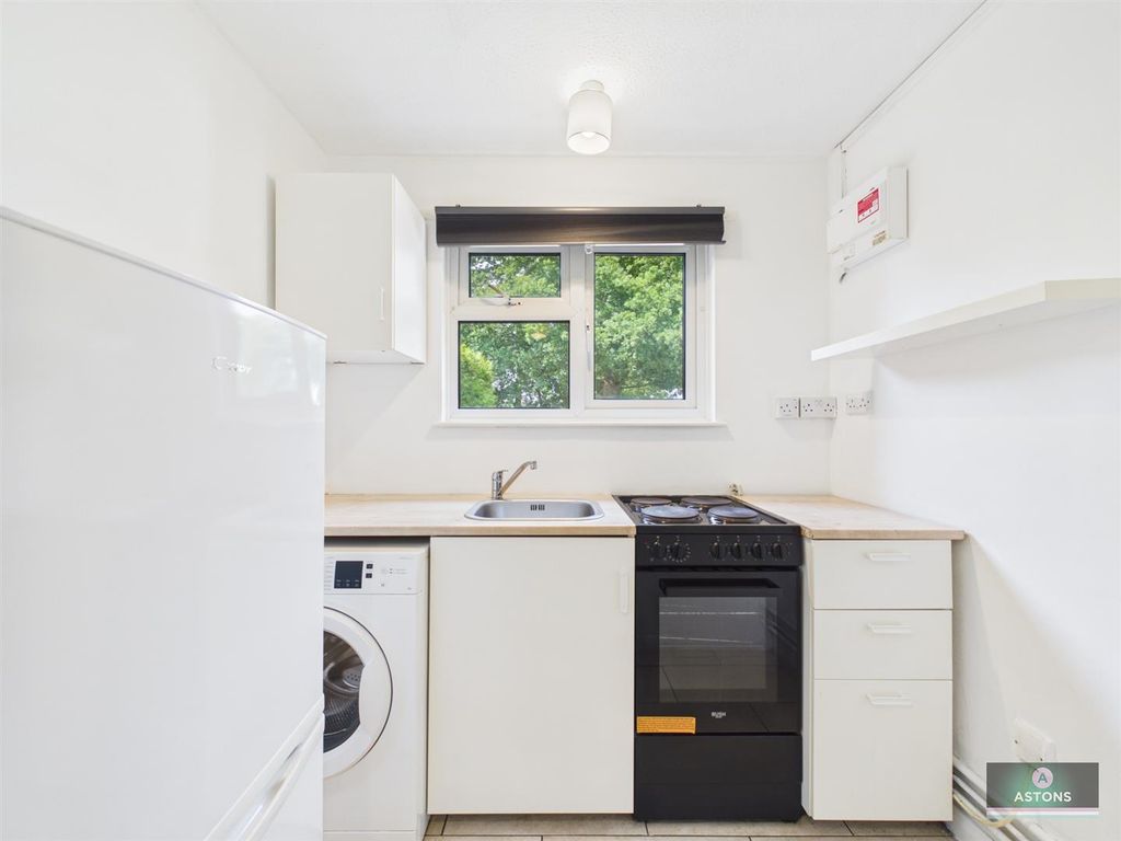 Property photo 3 of 8 Cam02067G0-Pr0303-Still005.Jpg