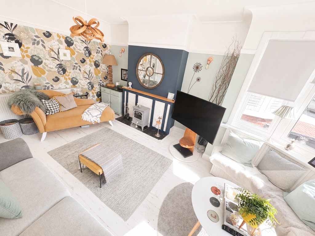 Property photo 2 of 16 Elegant Front Reception Room With Bay Window