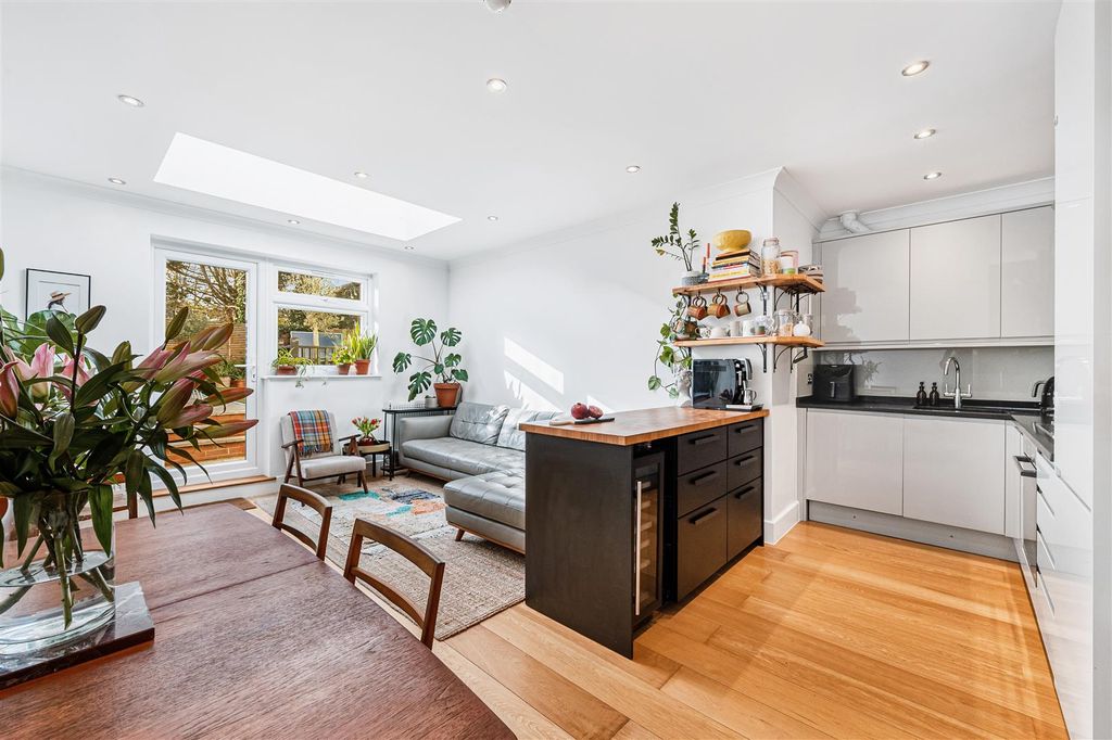 Property photo 2 of 19