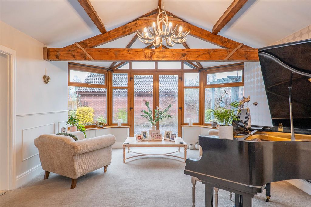 Property photo 2 of 30 Lounge/Diner