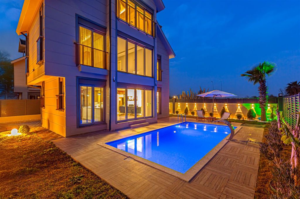 Property photo 2 of 20 Deluxe Golf Villa With A Private Pool For Sale In Belek - Night Time Illumination