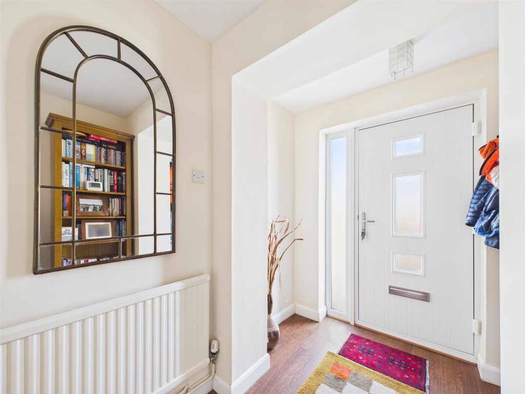 Property photo 3 of 15 Entrance Hall