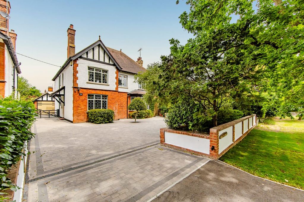 Property photo 2 of 36