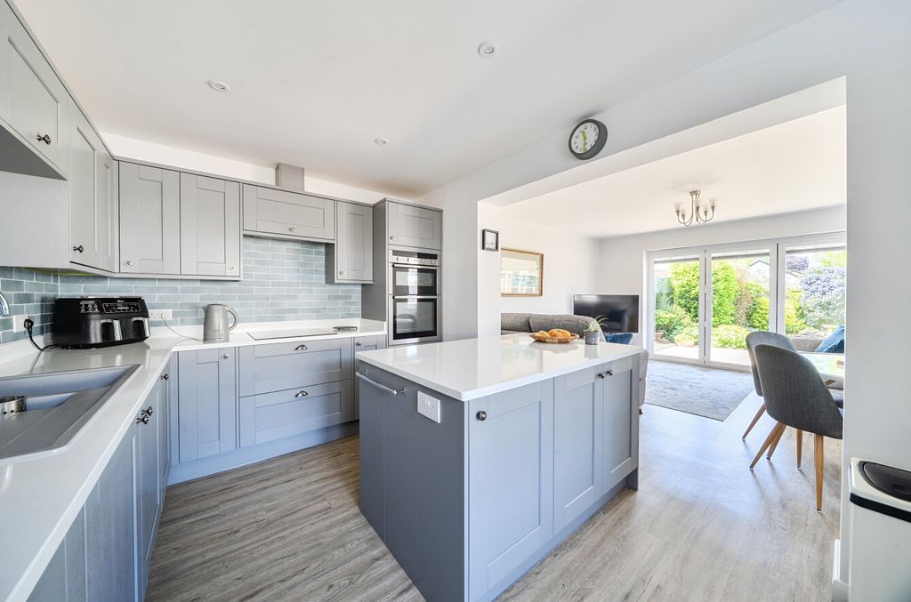 Property photo 2 of 20 1465264-16-6A118d...