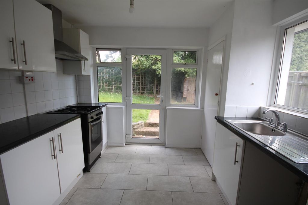 Property photo 2 of 8 Kitchen