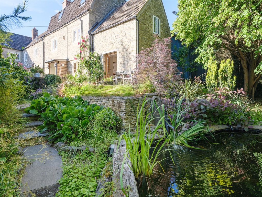 Property photo 2 of 23 Monkton Hill-33.Jpg