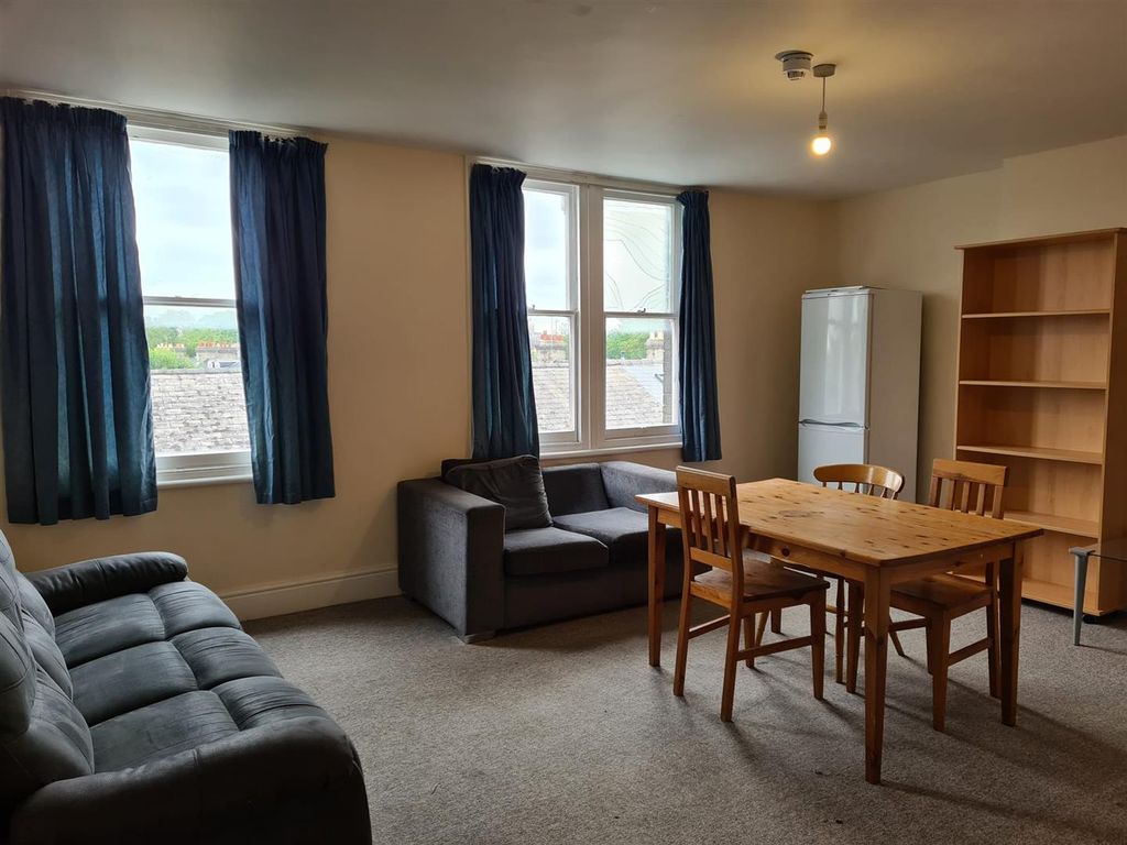 Property photo 1 of 11 Living Room B - 58B Mill Road.Jpg