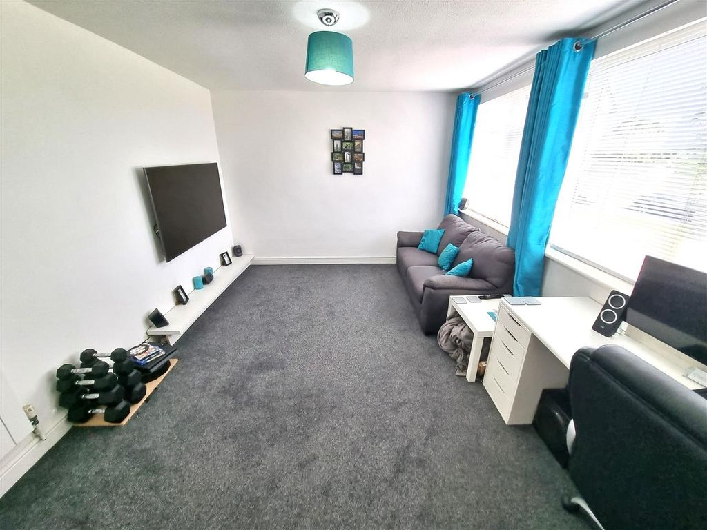 Property photo 3 of 6