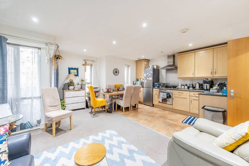 Property photo 3 of 7