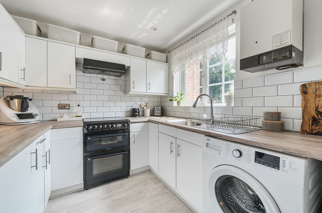 Property photo 3 of 12 1334580-15-68920F...