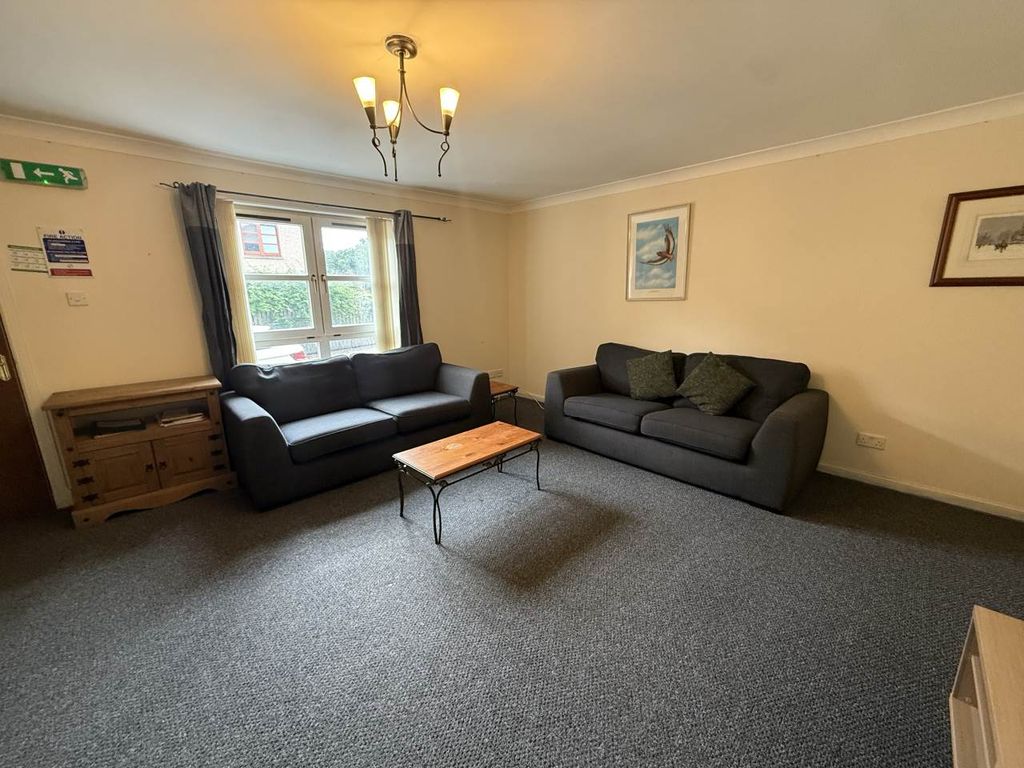 Property photo 2 of 16 Image00014