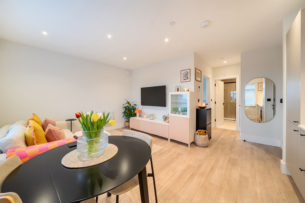 Property photo 2 of 18 1397183-7-69612B9...