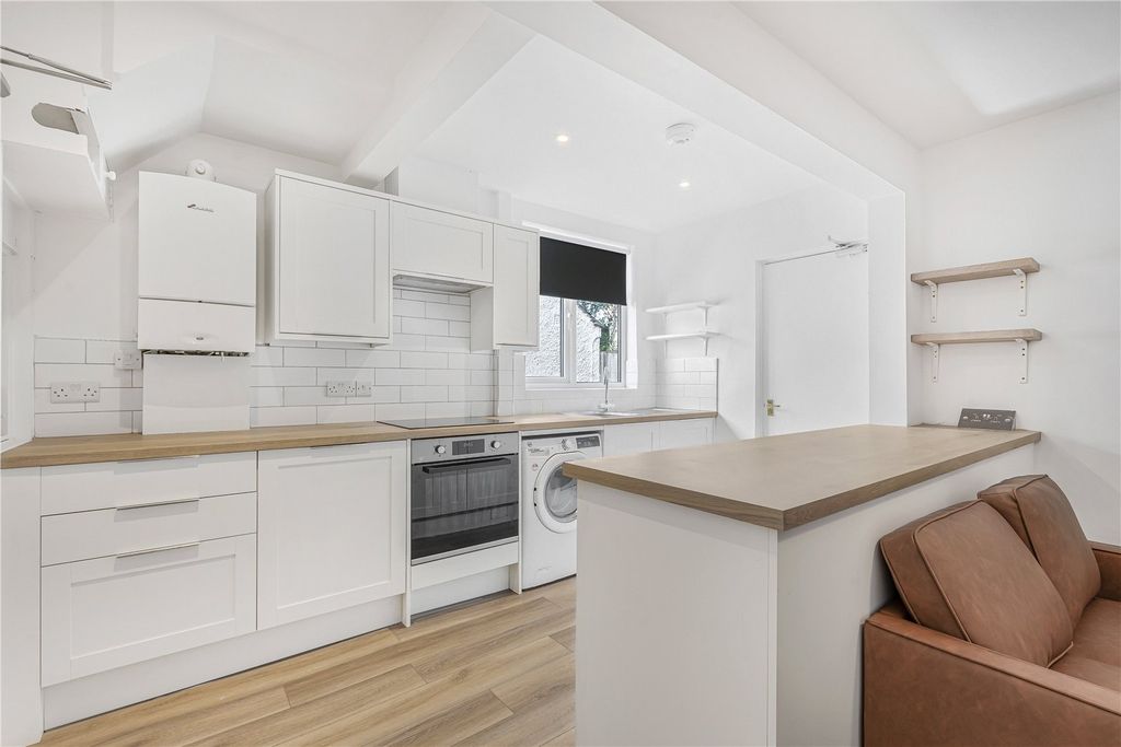 Property photo 2 of 15 Kitchen/ Dining