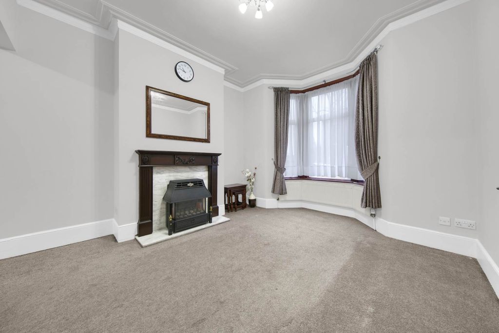 Property photo 2 of 28