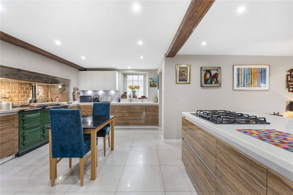 Property photo 3 of 28 Castle House 14