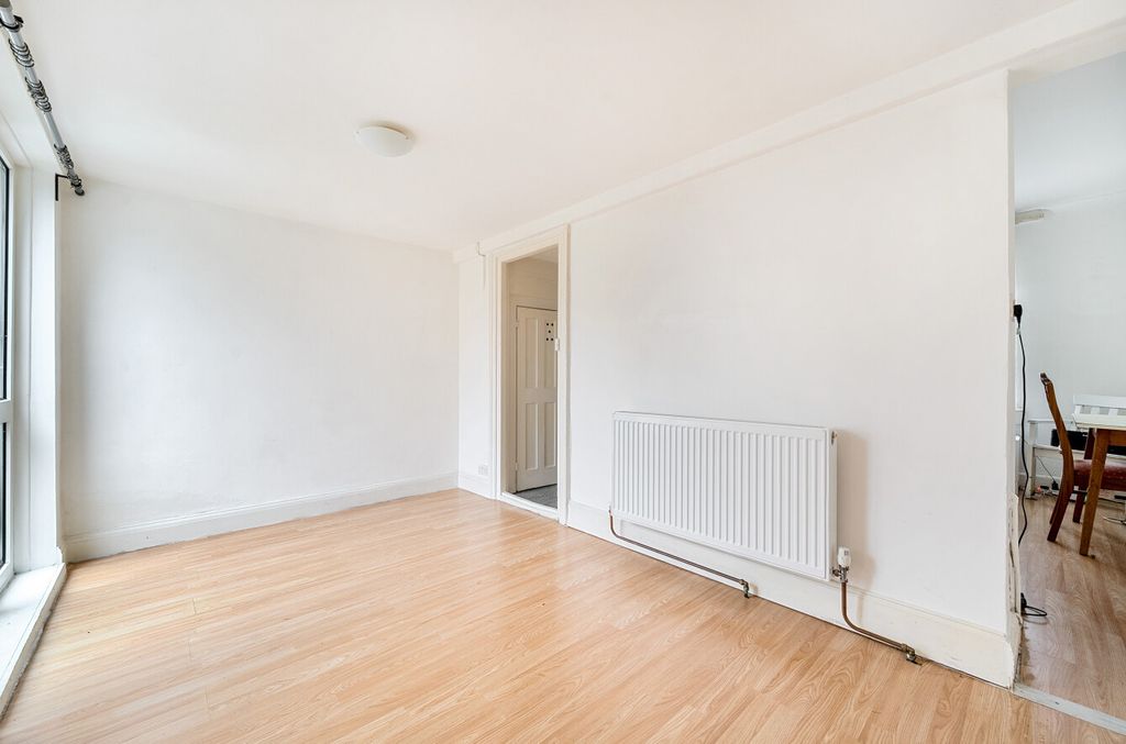 Property photo 3 of 10 1374578-11-6907Db...