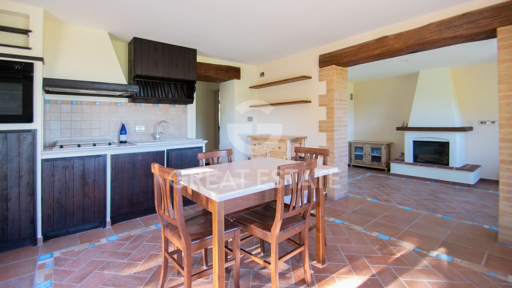 Property photo 2 of 38 Interiors