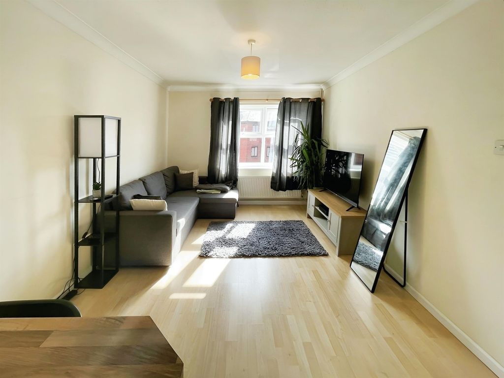 Property photo 2 of 8