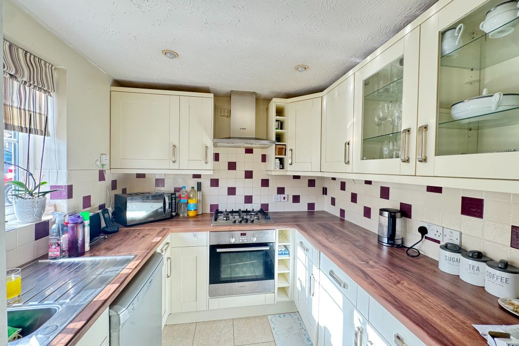 Property photo 2 of 12 Kitchen