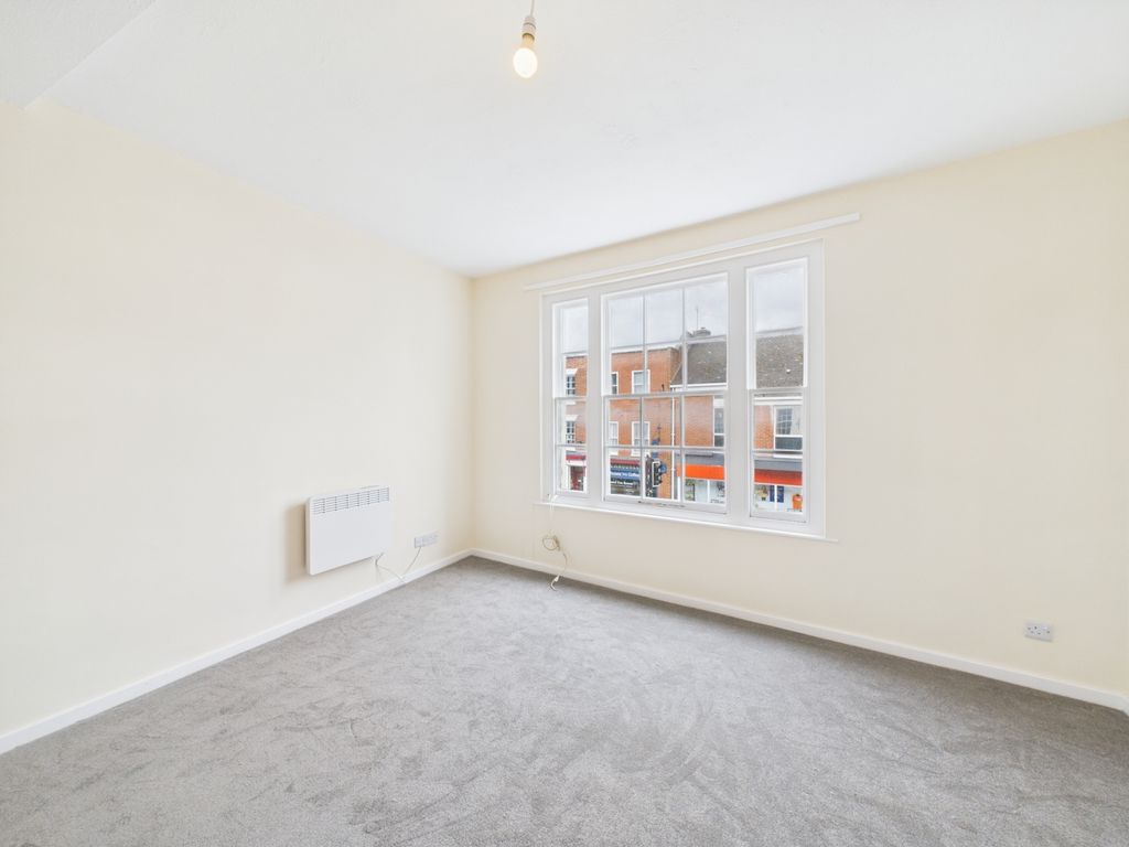 Property photo 3 of 12 Cam01791G0-Pr0159-Still004
