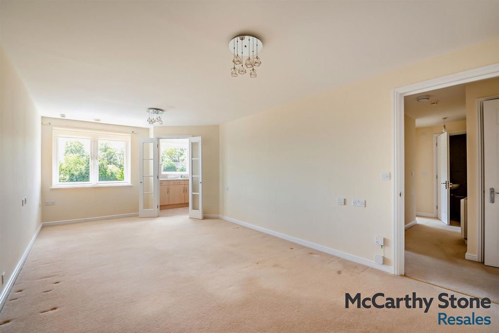 Property photo 2 of 24 8695411-Interior01-800.Jpg