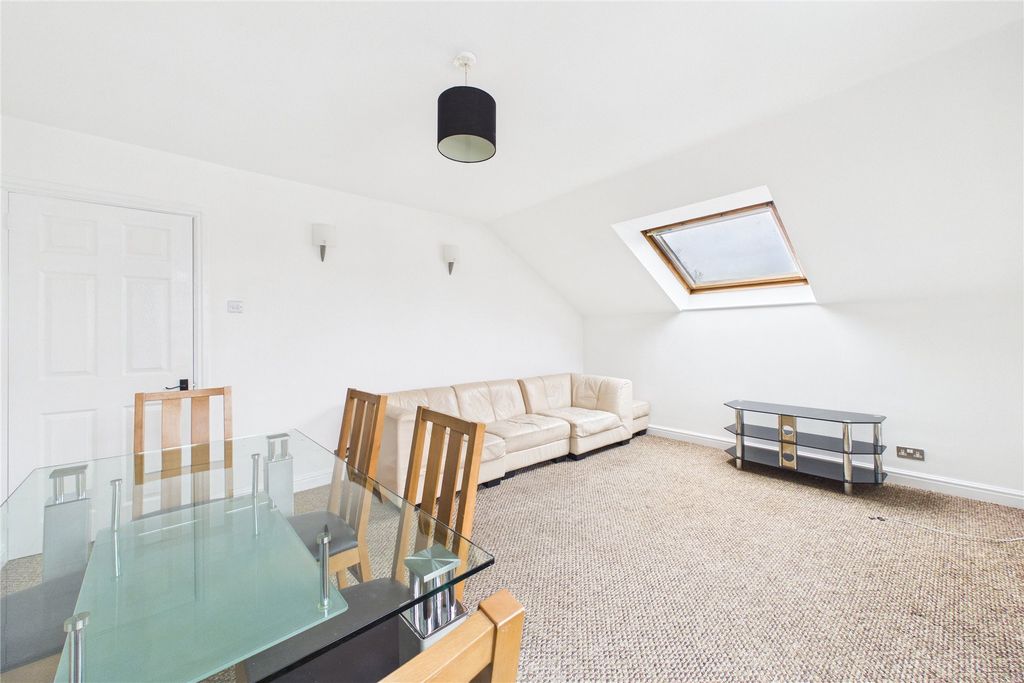 Property photo 3 of 11 Picture No. 14