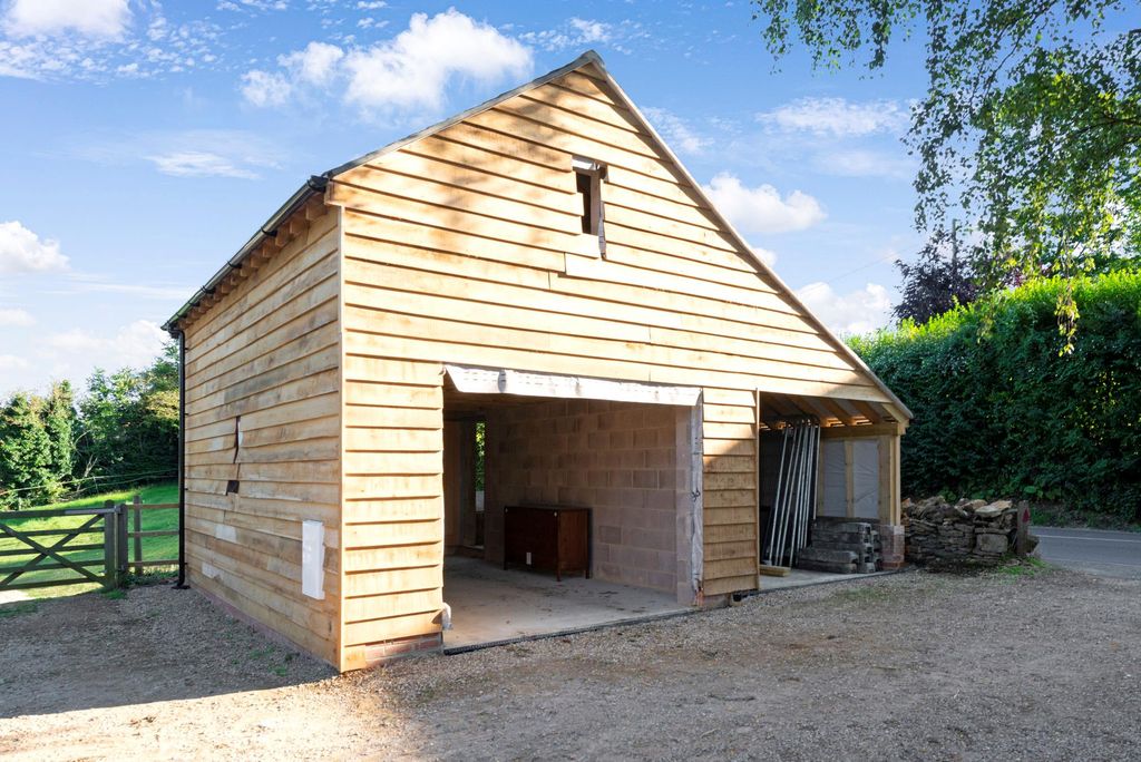 Property photo 2 of 16 Image