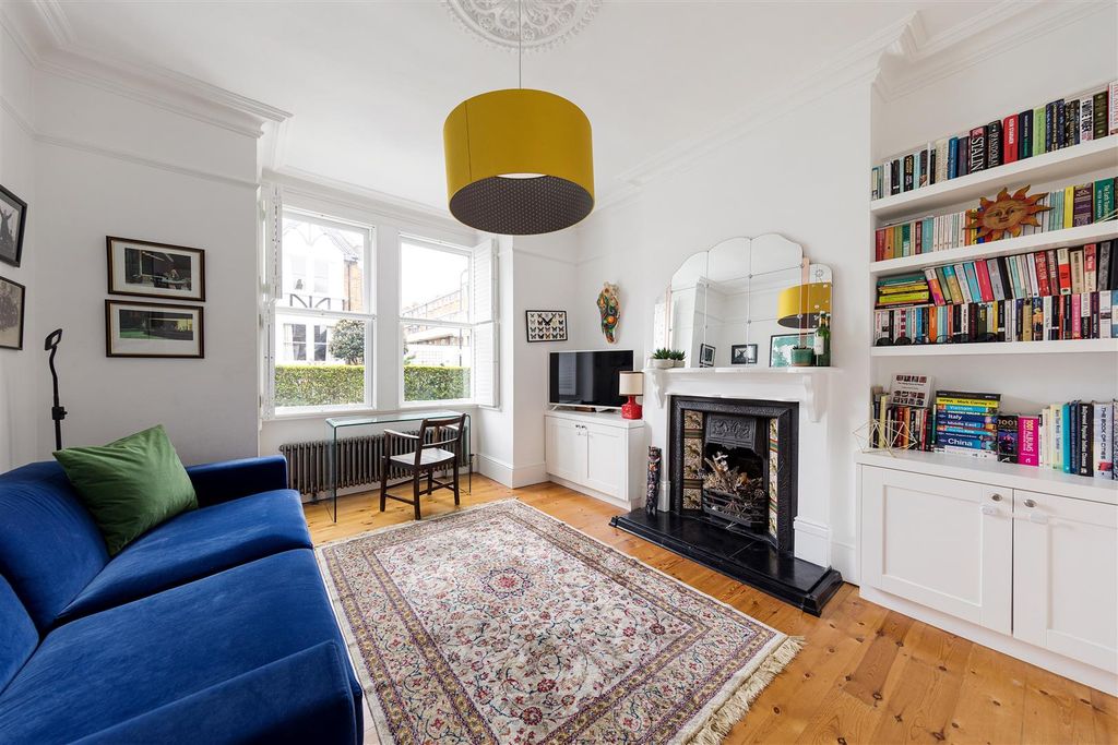 Property photo 2 of 37 Church Hill Road, E17