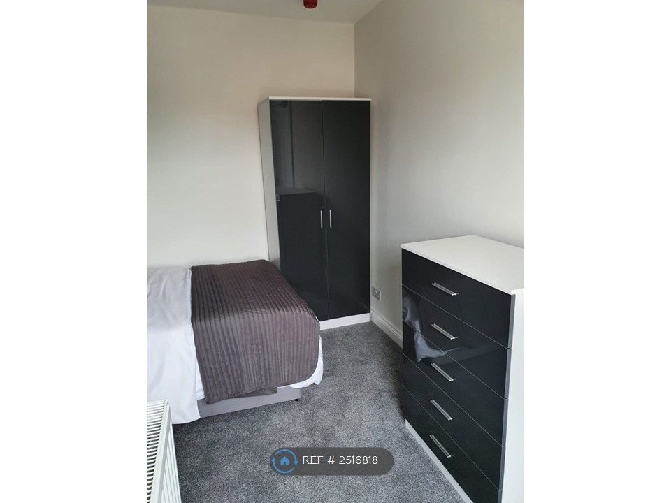 Property photo 2 of 16 Room 5