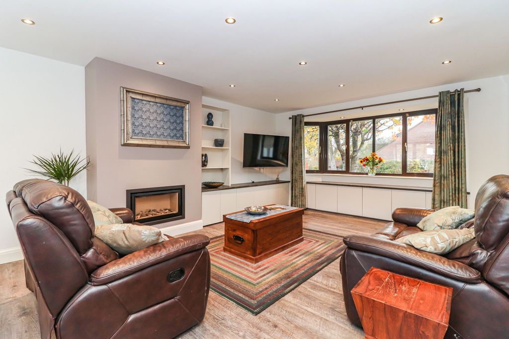 Property photo 3 of 34