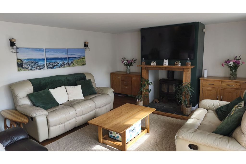 Property photo 3 of 35