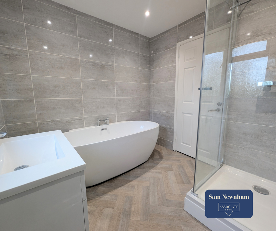 Property photo 2 of 14 Family Bathroom