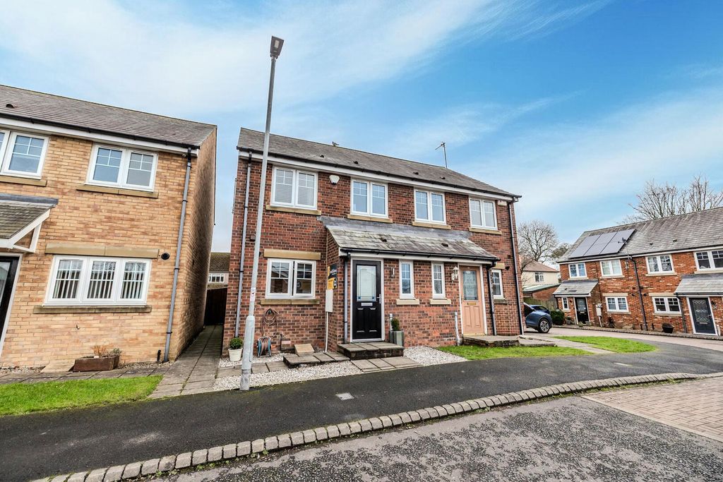 Property photo 1 of 19 Front (Exterior)