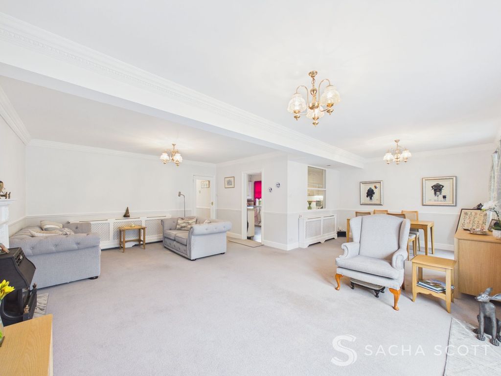 Property photo 2 of 26 Lounge / Diner