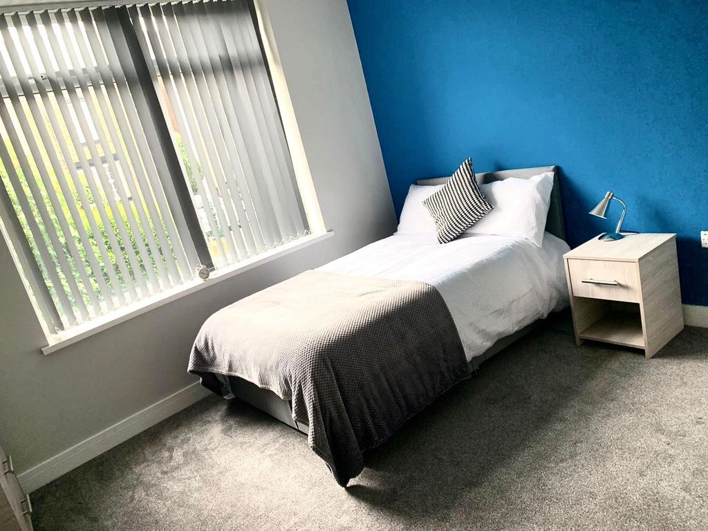 Property photo 1 of 23 6 Bed Shared House - Park Grove, Barnsley S70