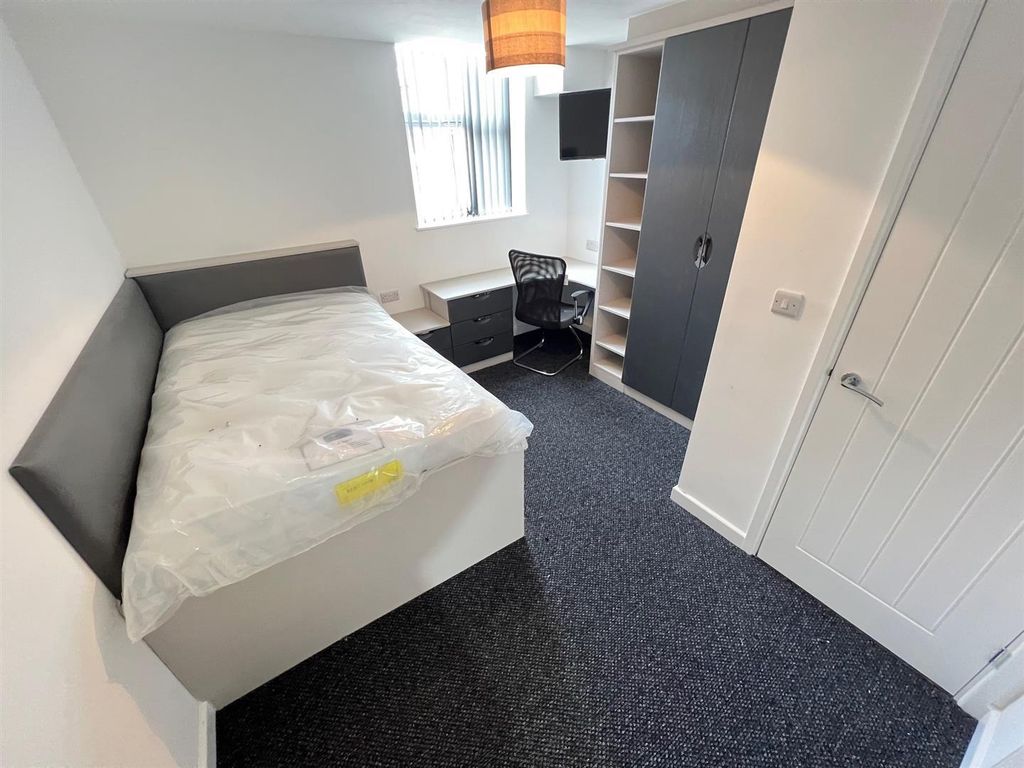 Property photo 2 of 6 Owc4J2_Tg0Ky4Rbv8Y3Ahg.Jpg