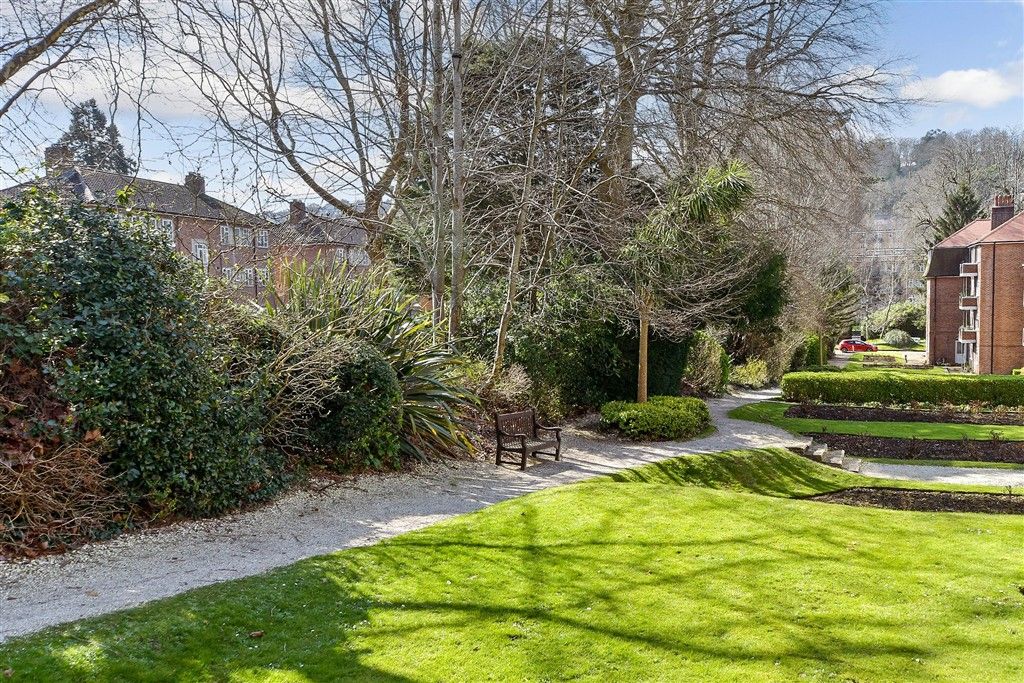 Property photo 1 of 12 Communal Gardens