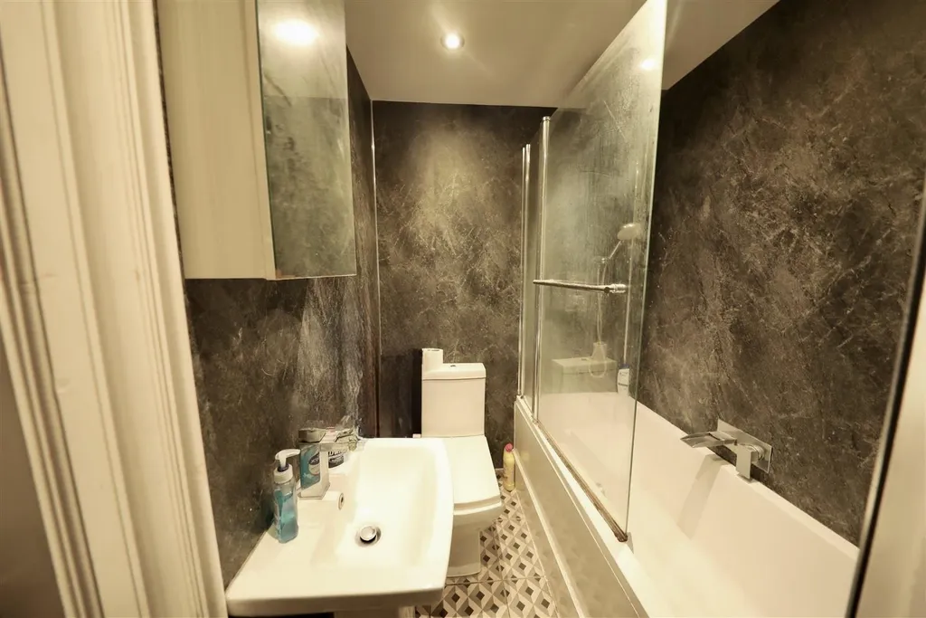 Apartment in Hull, Garrison Side, Old Town - More