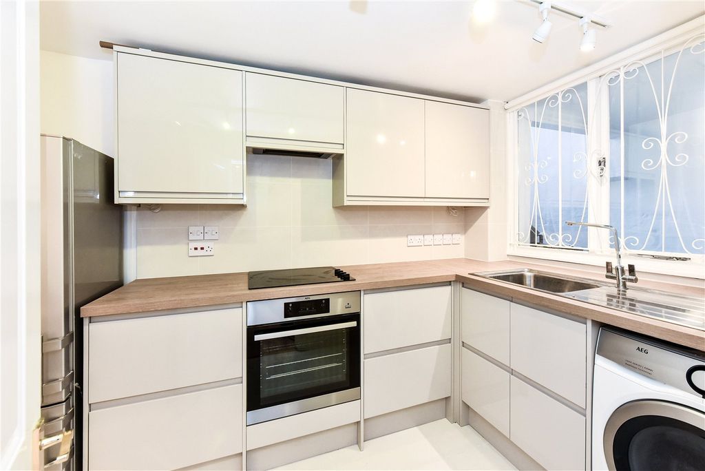 Property photo 2 of 7 Separate Kitchen