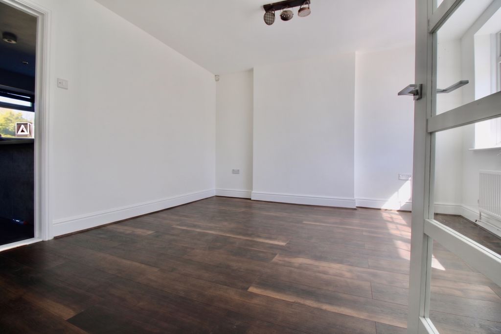 Property photo 2 of 11 Lounge