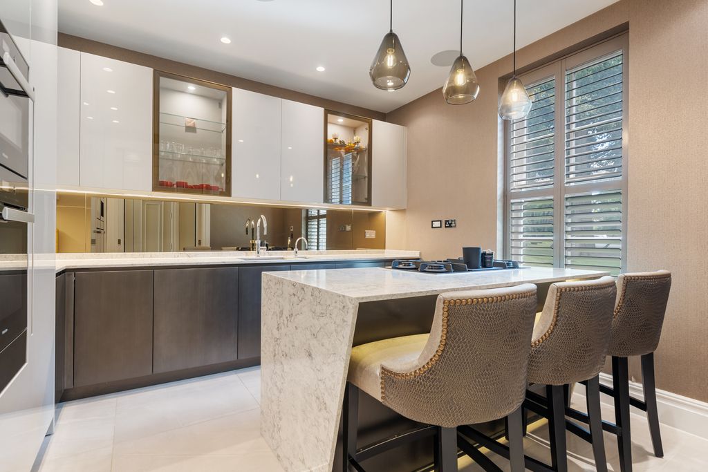 Property photo 3 of 32