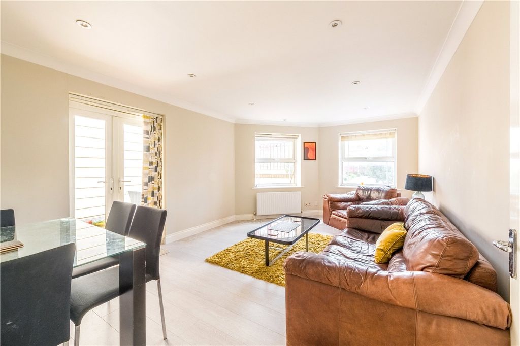 Additional image 4 of 2 bed flat for saleChatsworth Square, Hove, East Sussex BN3