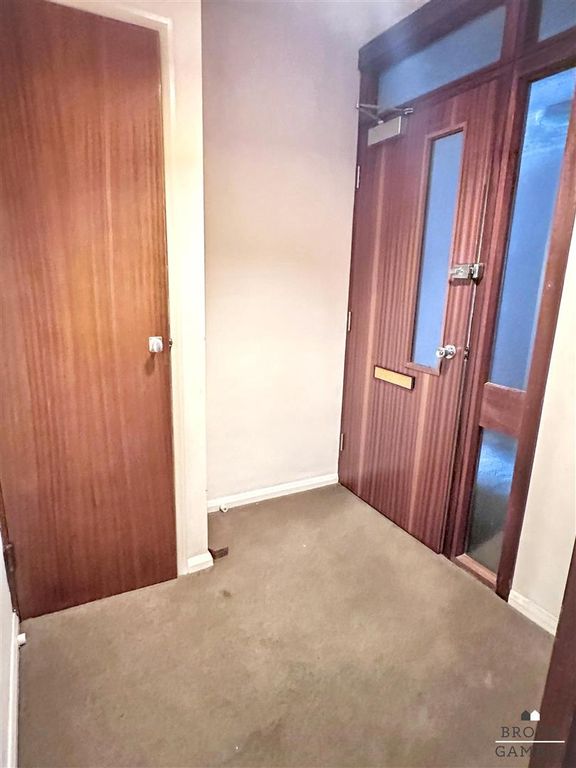 Property photo 3 of 27 01323 438506