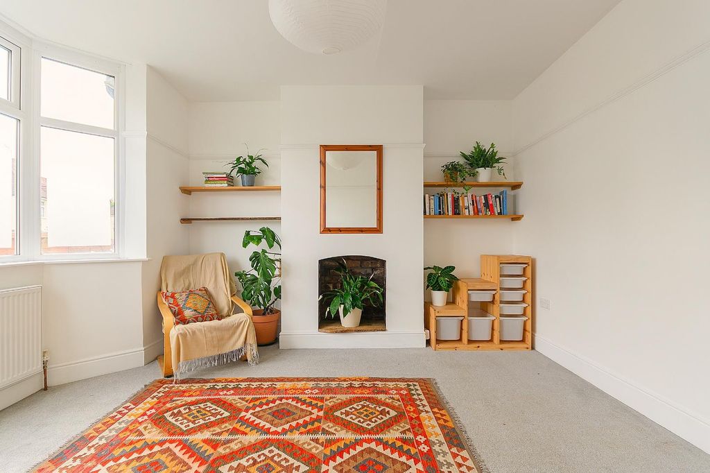 Property photo 3 of 30 0E6Afs - Living Room E.Jpg