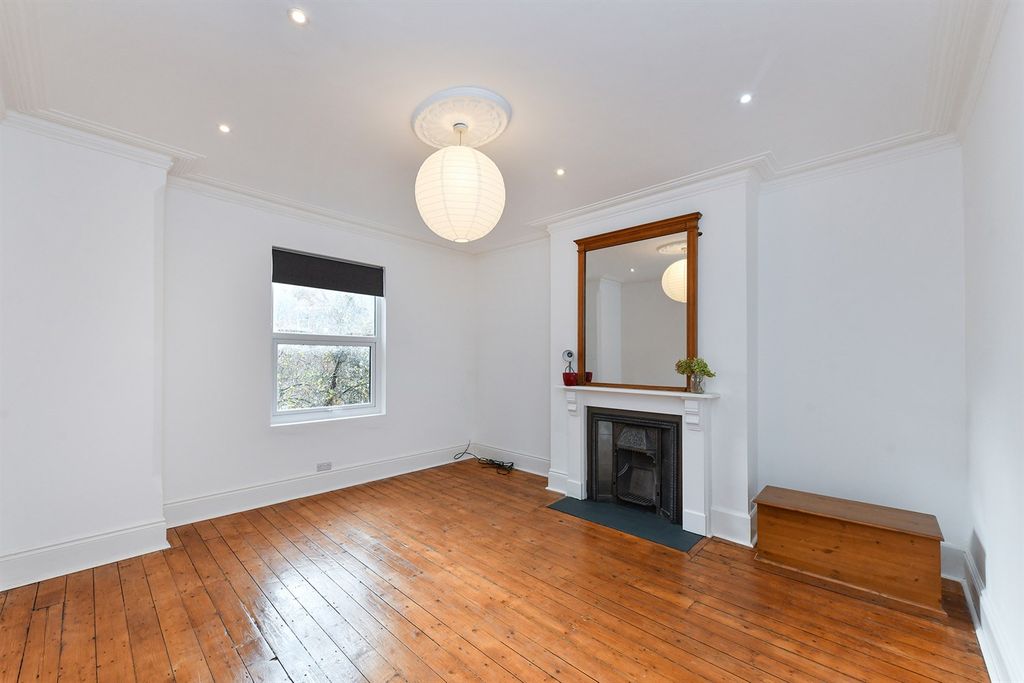 Additional image 11 of 5 bed semi-detached house to rentHamilton Drive NG7