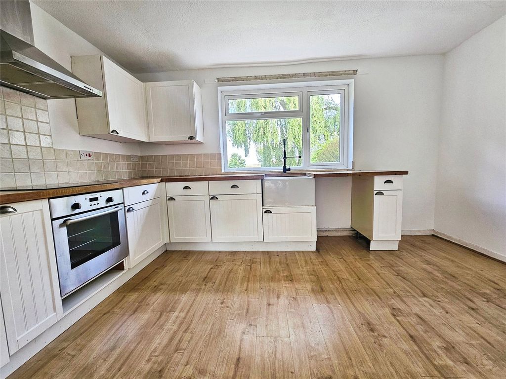 Property photo 2 of 19 Picture No. 27