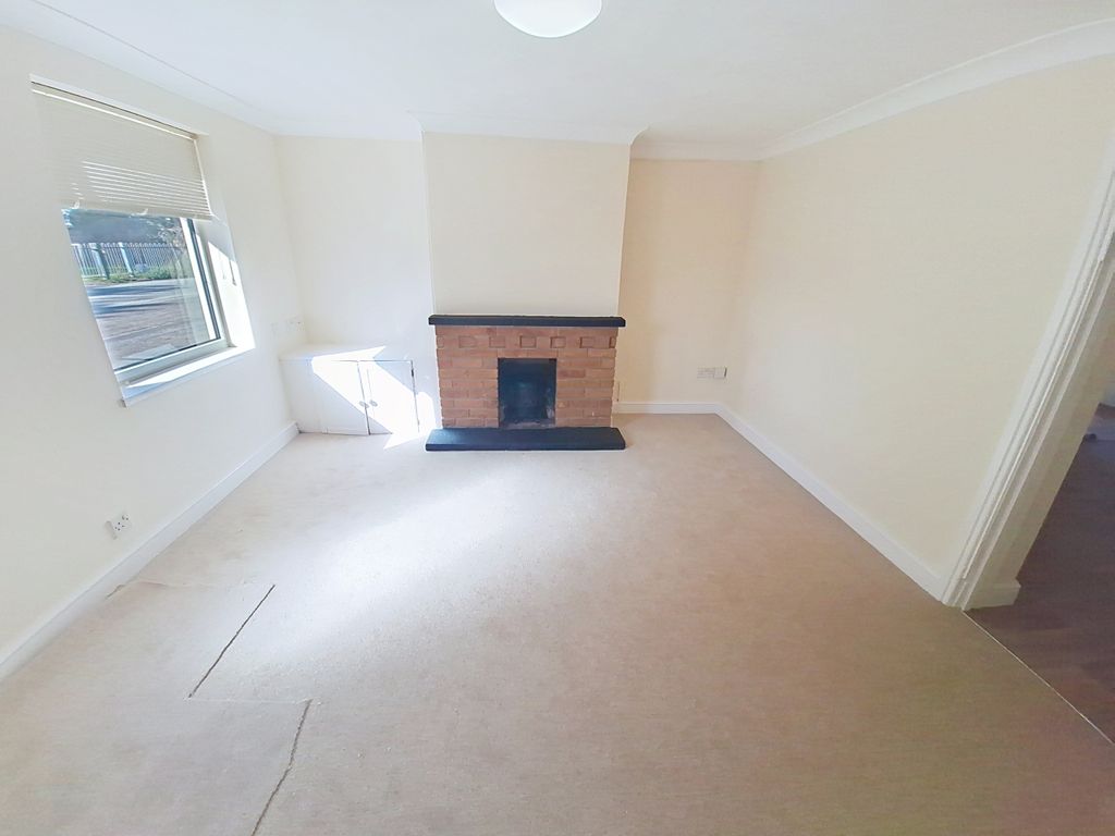 Property photo 3 of 15 Lounge