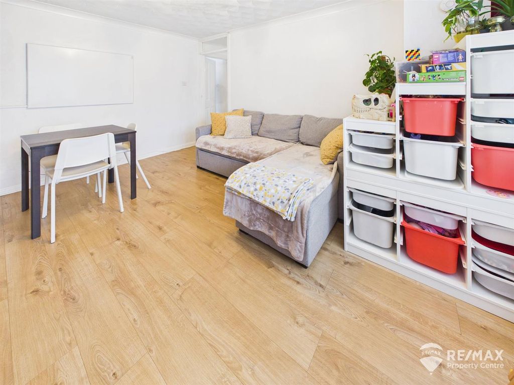 Property photo 2 of 10 Cam02842G0-Pr0324-Still020.Jpg