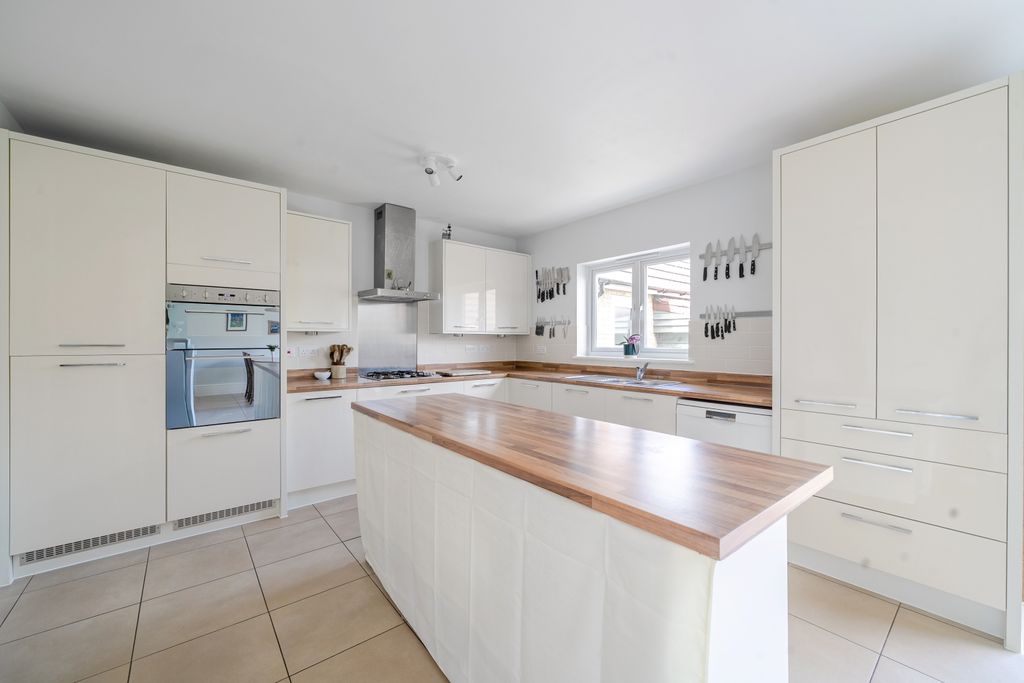 Property photo 2 of 24 1302663-12-6887A22914F6E