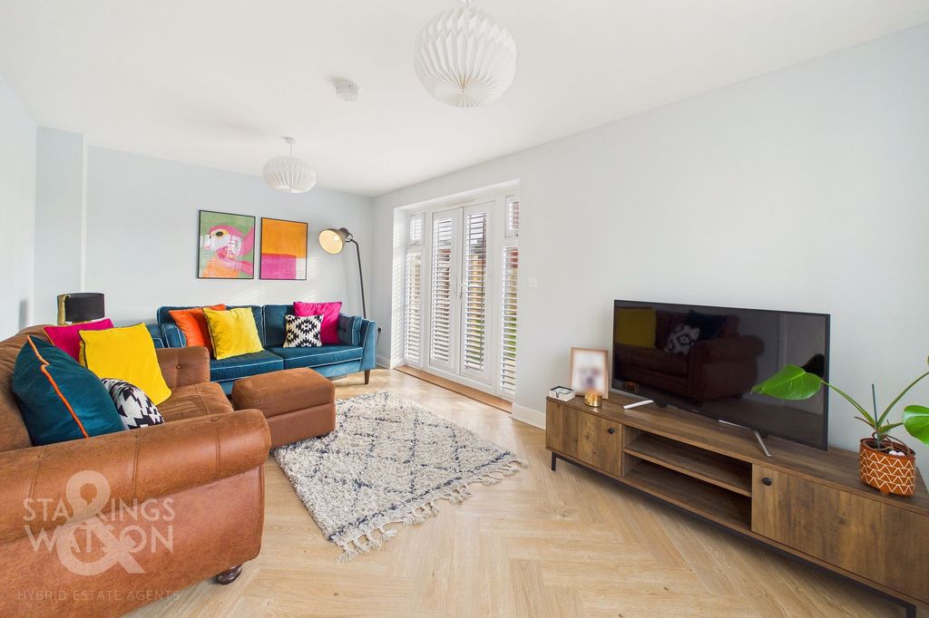 Property photo 2 of 27